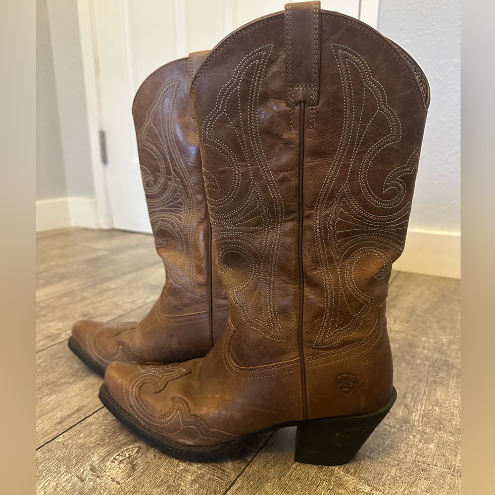 Brown leather cowboy boots 6.5
